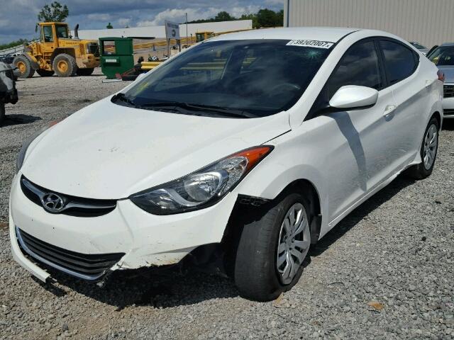 5NPDH4AE3DH325648 - 2013 HYUNDAI ELANTRA GL WHITE photo 2