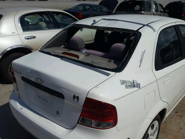 KL1TD52685B357882 - 2005 CHEVROLET AVEO BASE Blanc photo 9