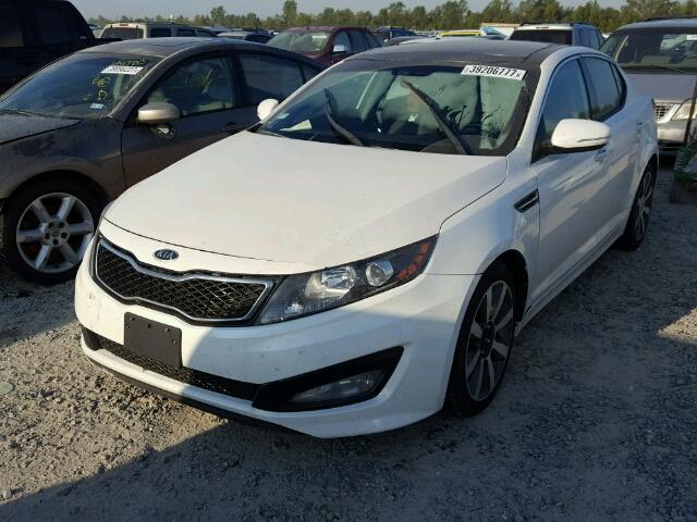 KNAGR4A69B5134359 - 2011 KIA OPTIMA SX WHITE photo 2