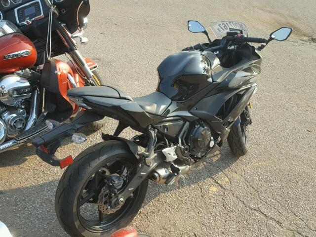 JKAEXEJ15HDA00373 - 2017 KAWASAKI EX650 J შავი ფოტო 4