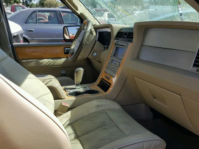 5LMFU275X7LJ16254 - 2007 LINCOLN NAVIGATOR Beyaz fotoğraf 6