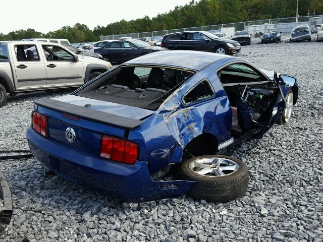 1ZVHT80N385182793 - 2008 FORD MUSTANG BLUE photo 4