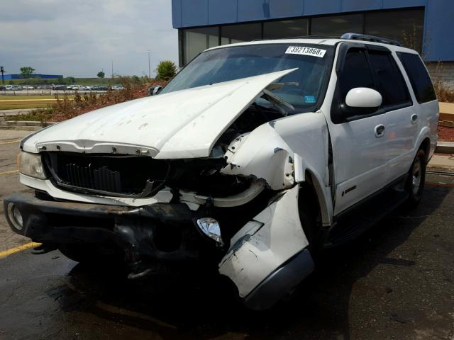 5LMEU27R92LJ02613 - 2002 LINCOLN NAVIGATOR Weiß Foto 2