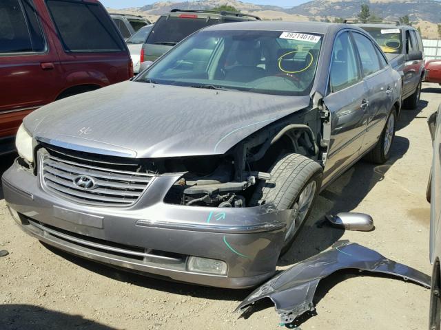 KMHFC46F36A091011 - 2006 HYUNDAI AZERA SE GRAY photo 2