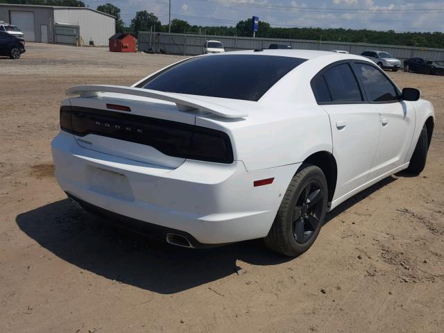 2B3CL3CG7BH612386 - 2011 DODGE CHARGER WHITE photo 4