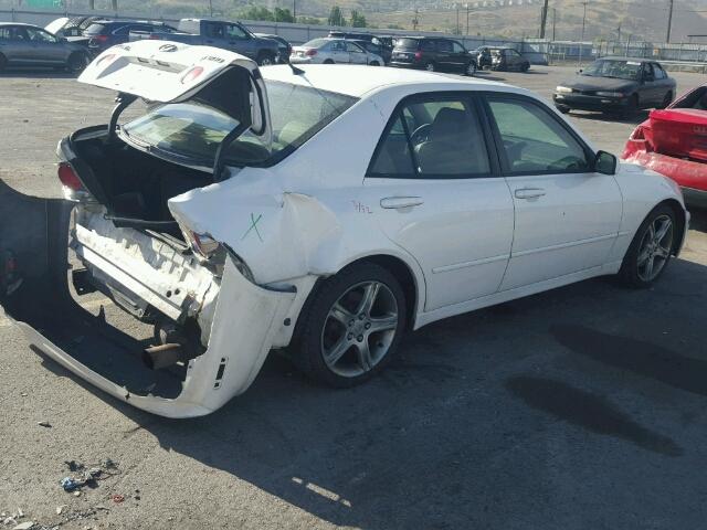 JTHBD182710030590 - 2001 LEXUS IS 300 WHITE photo 4