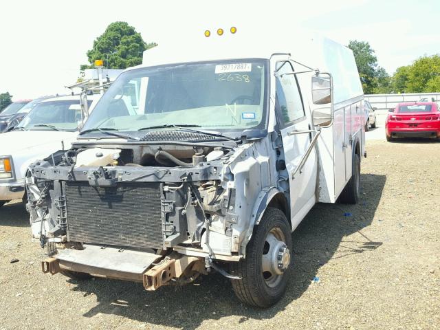 1GBJG31U851102638 - 2005 CHEVROLET EXPRESS G3 WHITE photo 2