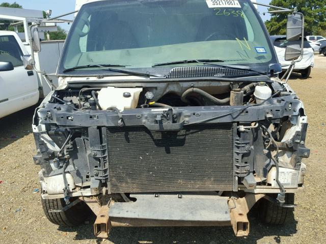 1GBJG31U851102638 - 2005 CHEVROLET EXPRESS G3 WHITE photo 7