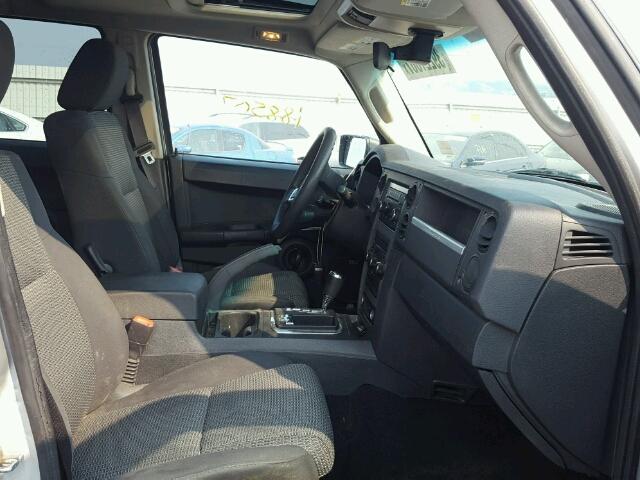 1J8HG48NX8C180287 - 2008 JEEP COMMANDER SILVER photo 5