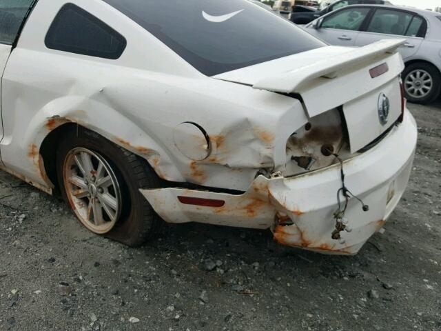 1ZVFT80N365230331 - 2006 FORD MUSTANG WHITE photo 9