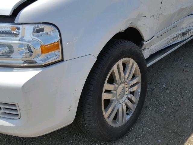 5LMJJ2J52BEJ00929 - 2011 LINCOLN NAVIGATOR თეთრი ფოტო 10