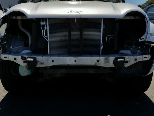 1J4GL38K53W538248 - 2003 JEEP LIBERTY RE SILVER photo 9