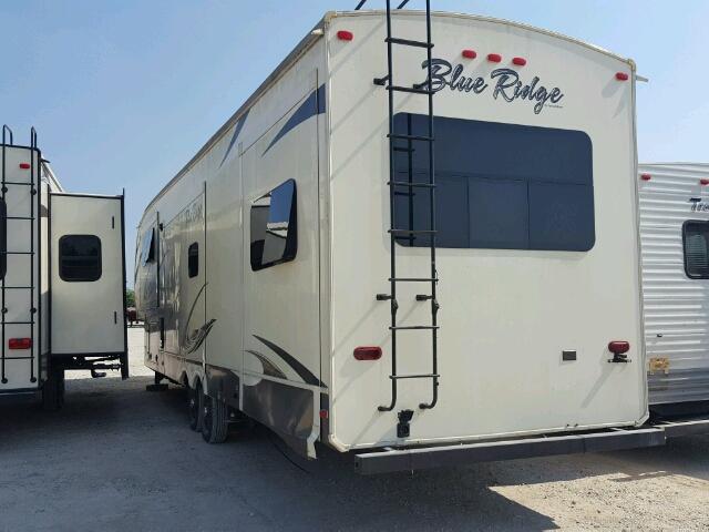 4X4FBLP21FG100728 - 2015 WILDWOOD 5TH WHEEL CREAM photo 3