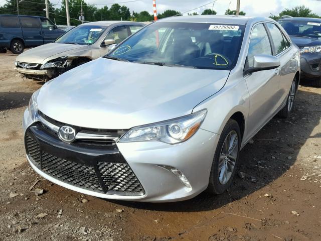 4T1BF1FKXHU667020 - 2017 TOYOTA CAMRY LE SILVER photo 2