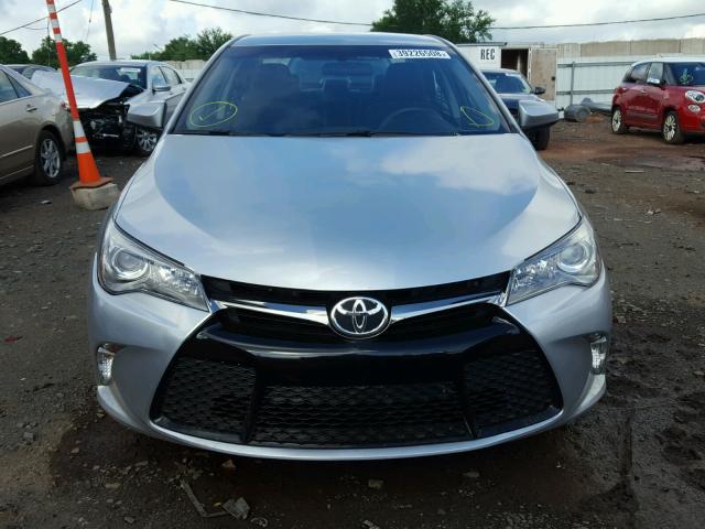 4T1BF1FKXHU667020 - 2017 TOYOTA CAMRY LE SILVER photo 9