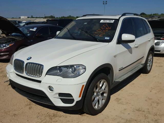 5UXZV4C54D0E01985 - 2013 BMW X5 WHITE photo 2