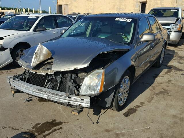 1G6KH5E65BU118135 - 2011 CADILLAC DTS BROWN photo 2