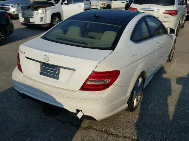 WDDGJ4HB6EG268225 - 2014 MERCEDES-BENZ C 250 WHITE photo 4