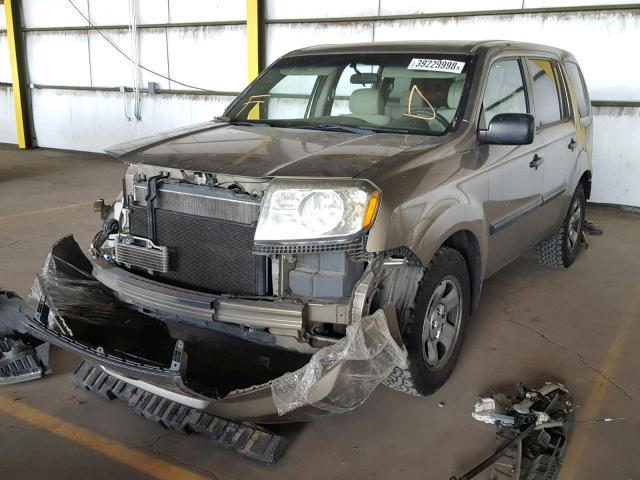 5FNYF38229B009094 - 2009 HONDA PILOT LX GOLD photo 2