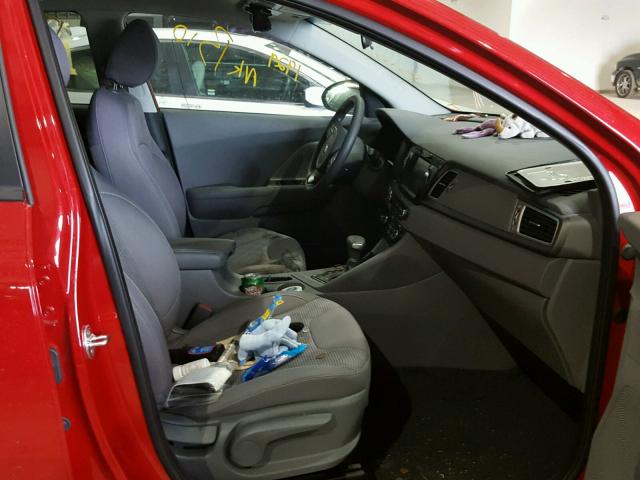 KNDCB3LC2J5112897 - 2018 KIA NIRO FE RED photo 5