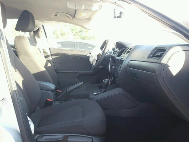 3VW2K7AJ4FM217718 - 2015 VOLKSWAGEN JETTA BASE 银色 照片 5