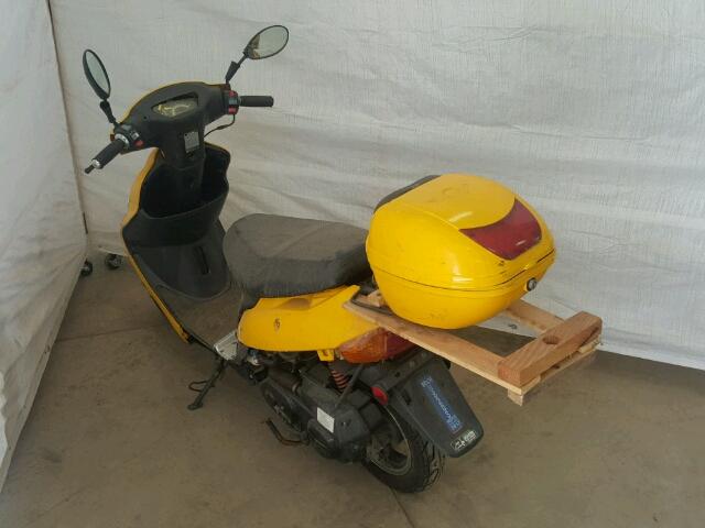 LZSTCBPD881900559 - 2008 ZONGSHEN SCOOTER YELLOW photo 3