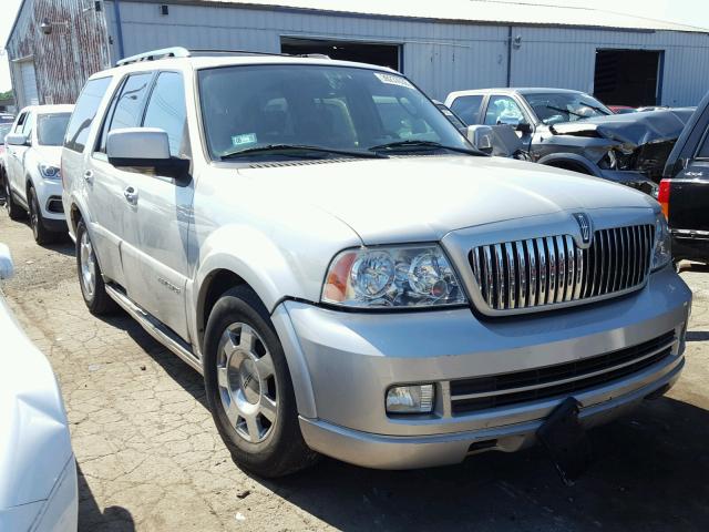 5LMFU28506LJ20715 - 2006 LINCOLN NAVIGATOR Srebrny zdjęcie 1