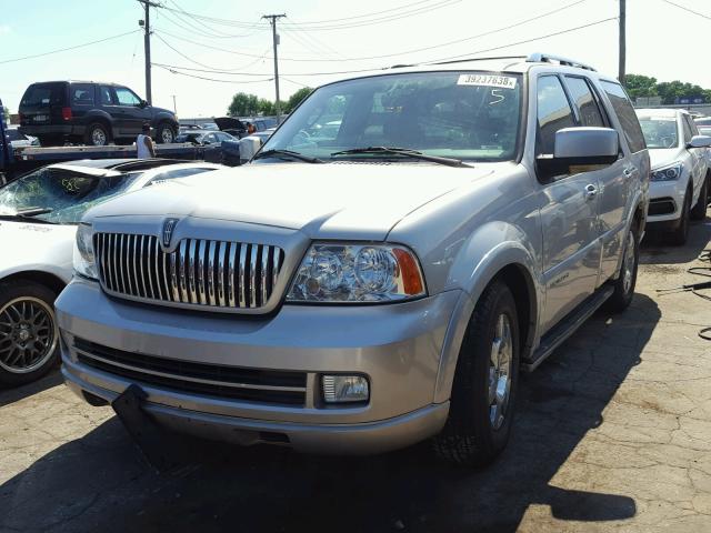 5LMFU28506LJ20715 - 2006 LINCOLN NAVIGATOR Srebrny zdjęcie 2