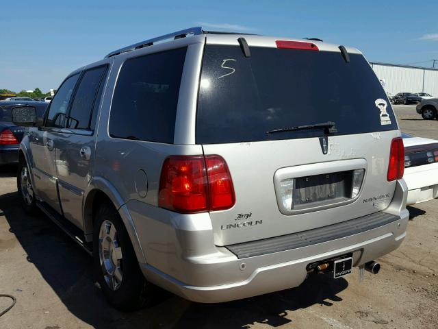 5LMFU28506LJ20715 - 2006 LINCOLN NAVIGATOR Srebrny zdjęcie 3