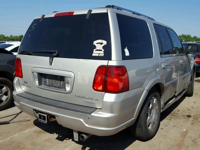 5LMFU28506LJ20715 - 2006 LINCOLN NAVIGATOR Srebrny zdjęcie 4