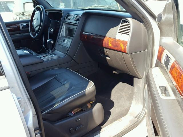5LMFU28506LJ20715 - 2006 LINCOLN NAVIGATOR Srebrny zdjęcie 5