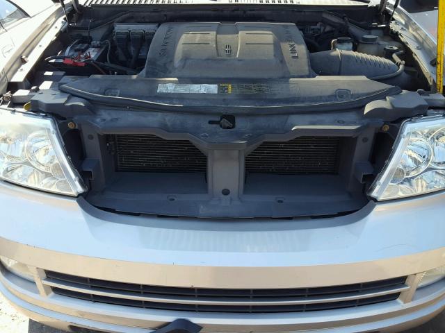 5LMFU28506LJ20715 - 2006 LINCOLN NAVIGATOR Srebrny zdjęcie 7