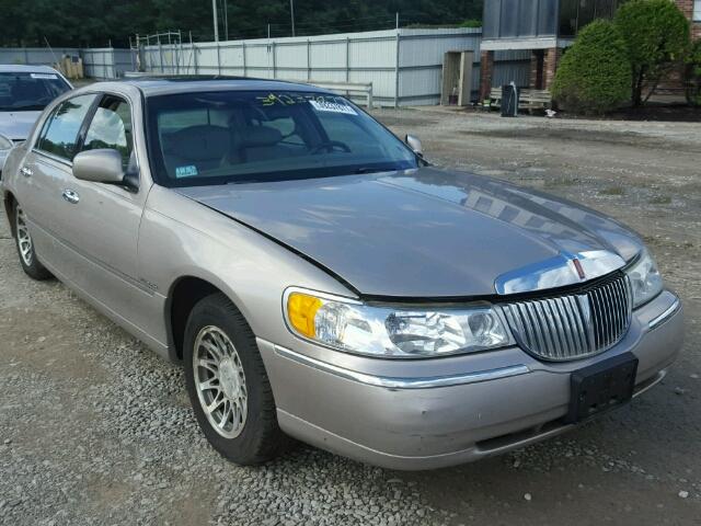 1LNHM82W22Y629203 - 2002 LINCOLN TOWN CAR BEIGE photo 1