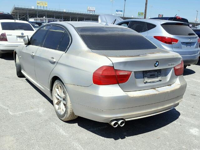 WBAPH7G55ANM51167 - 2010 BMW 328 I SILVER photo 3