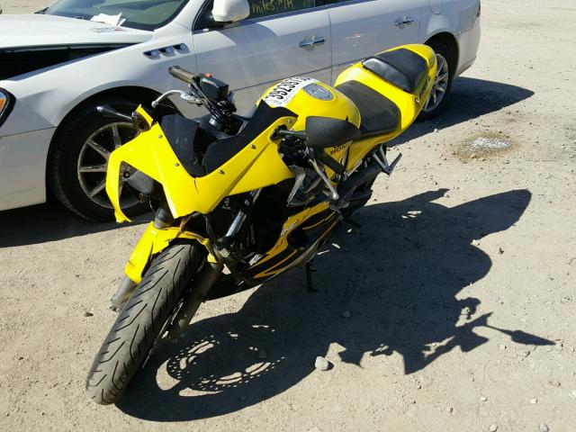 JH2PC350X2M303354 - 2002 HONDA CBR600 F4 YELLOW photo 2