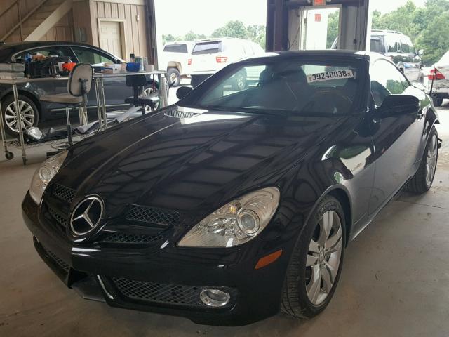 WDBWK5JA4AF227570 - 2010 MERCEDES-BENZ SLK 350 BLACK photo 2