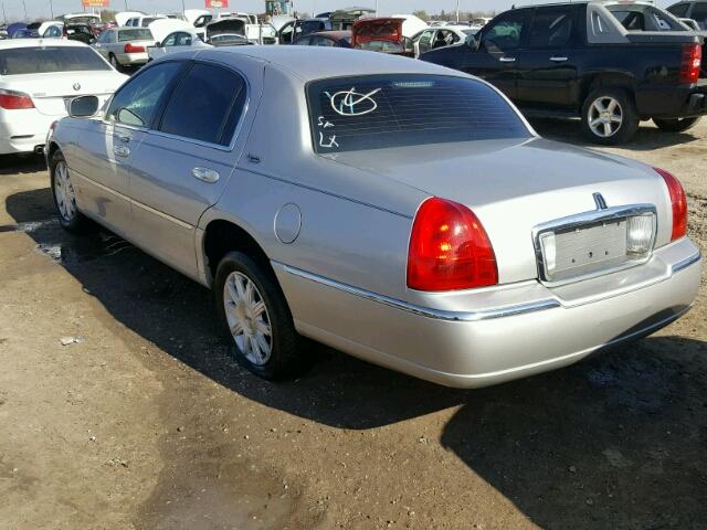 2LNBL8CV2BX757472 - 2011 LINCOLN TOWN CAR S SILVER photo 3