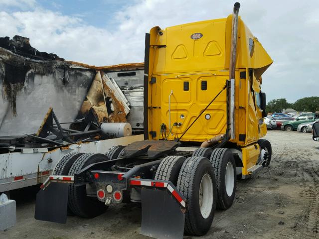 1FUJGLDRXCSBD6811 - 2012 FREIGHTLINER CASCADIA 1 YELLOW photo 4