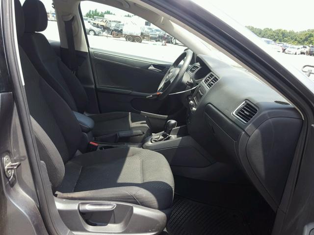 3VW2K7AJ3EM326315 - 2014 VOLKSWAGEN JETTA BASE Մոխրագույն լուսանկար 5