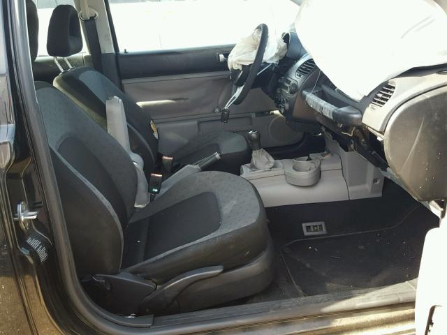 3VWCD21C72M415190 - 2002 VOLKSWAGEN NEW BEETLE 黑色 照片 5