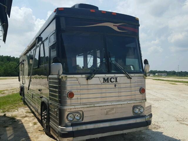 1M89CM8A2DP038590 - 1983 MOTOR COACH INDUSTRIES TRANSIT BU TWO TONE photo 1