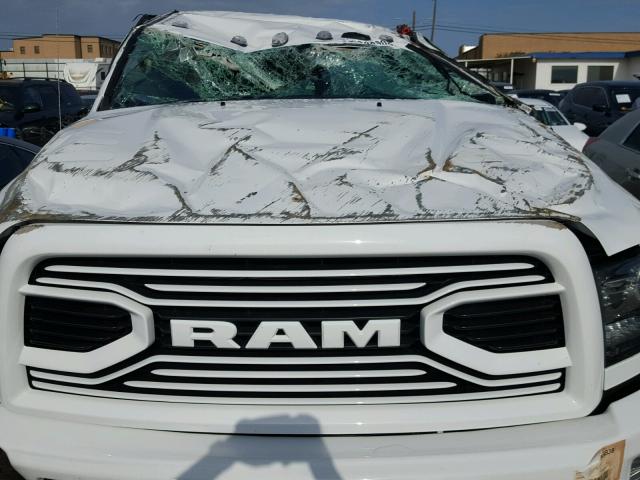 3C6UR5FL0JG257718 - 2018 RAM 2500 LARAM WHITE photo 7