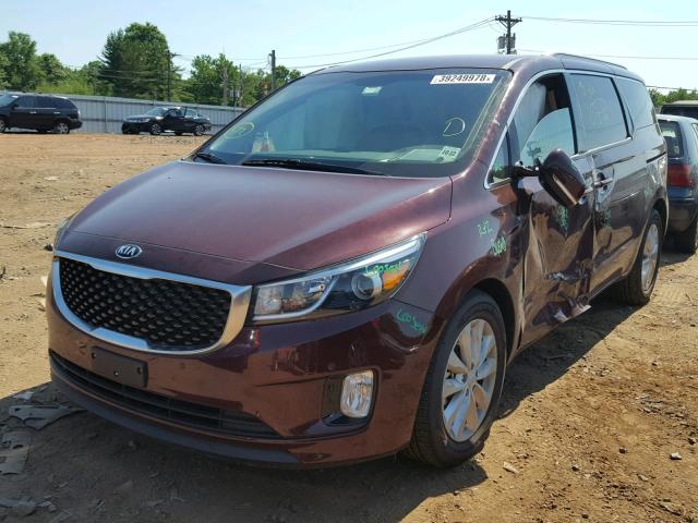 KNDMC5C14H6259366 - 2017 KIA SEDONA EX BURGUNDY photo 2