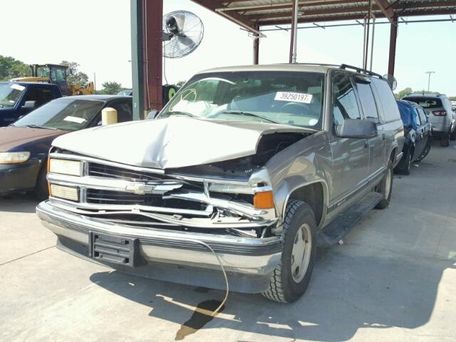 3GNEC16R4XG229917 - 1999 CHEVROLET SUBURBAN C SILVER photo 2