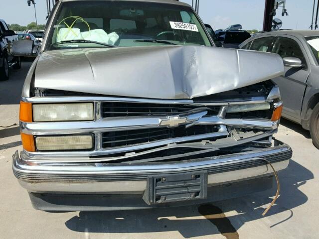 3GNEC16R4XG229917 - 1999 CHEVROLET SUBURBAN C SILVER photo 9