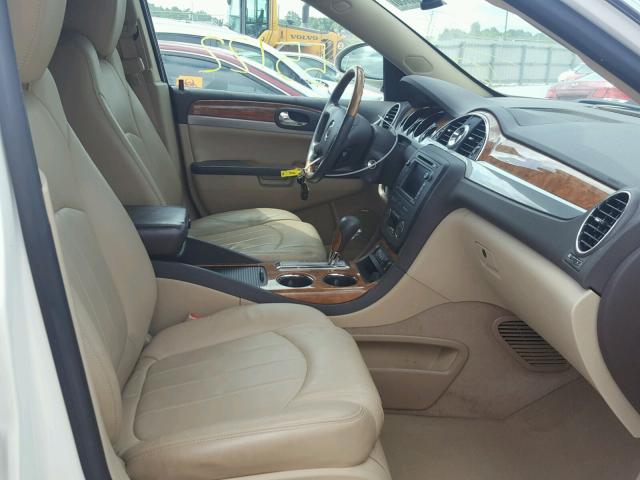 5GAKRDED8CJ119349 - 2012 BUICK ENCLAVE CREAM photo 5