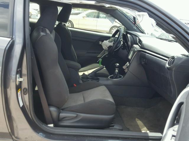 JTKJF5C71GJ017783 - 2016 TOYOTA SCION TC 灰色 照片 5