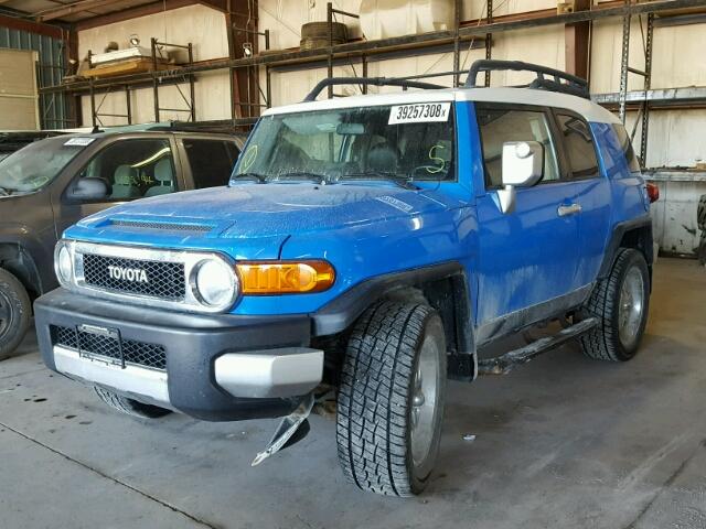 JTEBU11FX70028139 - 2007 TOYOTA FJ CRUISER BLUE photo 2