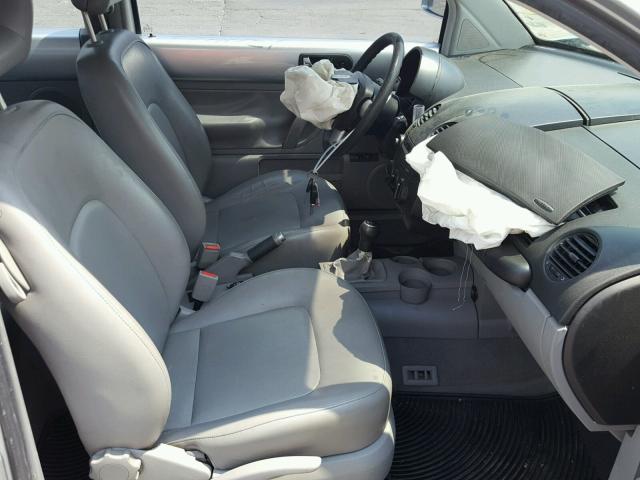 3VWCA21CXXM472662 - 1999 VOLKSWAGEN NEW BEETLE 银色 照片 5