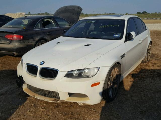 WBSPM9C54BE698870 - 2011 BMW M3 WHITE photo 2